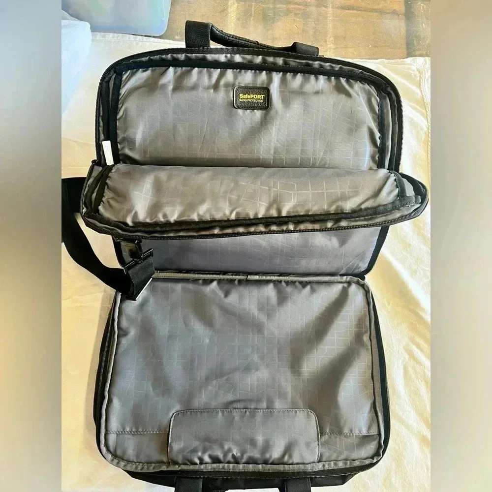 Targus 16 inch laptop carrying case/briefcase.‎